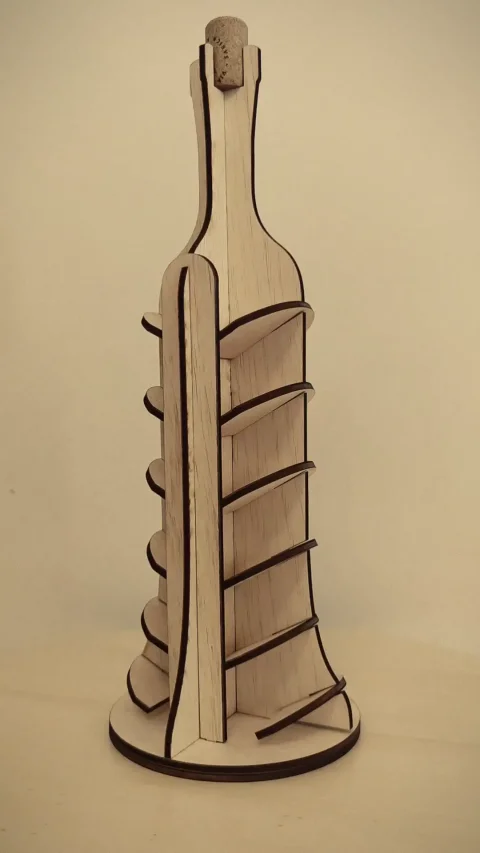 Ornament pentru bar sub forma de stica de vin cu suport pentru dopuri de pluta. st02, lemn natur, 9.6 x 9.6 x 36 cm