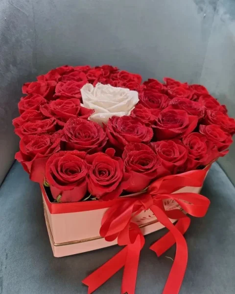 💝 Aranjament Floral – Cadou de Valentine’s Day