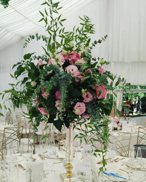 🌿 Decor Floral pentru Nuntă – Aranjamente Elegante pentru Evenimente Speciale