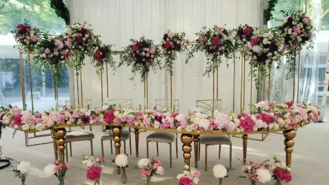 🌿 Decor Floral pentru Nuntă – Aranjamente Elegante pentru Evenimente Speciale