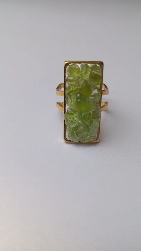 Inel statement cu Peridot brut 3*1.2 cm