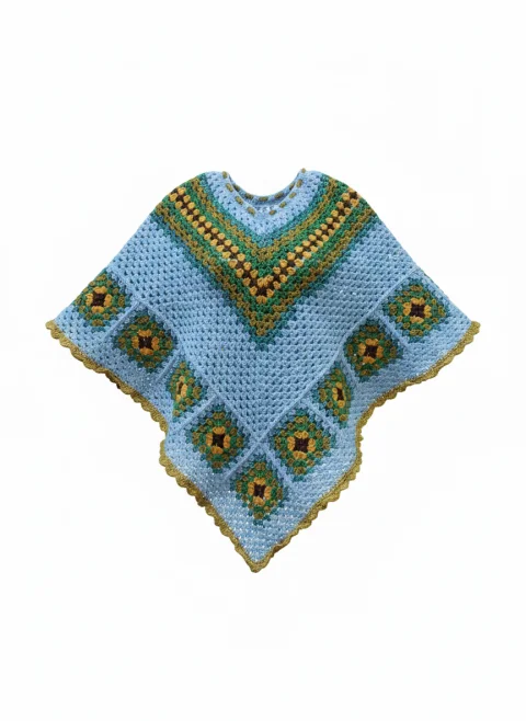 Poncho croșetat albastru cu verde și muștar