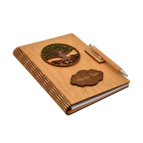 Agenda A5 din lemn Personalizata, Verde inchis, Piksel, Pomul Vietii, 100 pagini si pix din lemn inclus