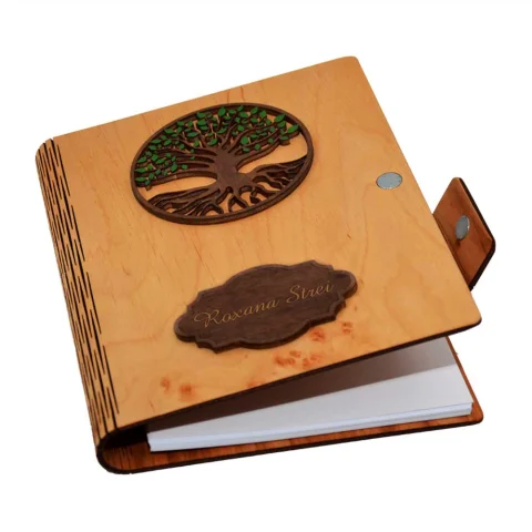 Agenda A5 din lemn Personalizata, Verde inchis, Piksel, Pomul Vietii, 100 pagini si pix din lemn inclus