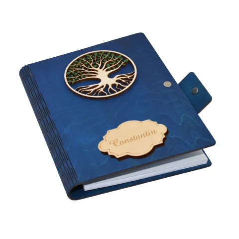 Agenda A5 din lemn personalizata, albastra, Piksel, Pomul vietii, 100 pagini si pix din lemn inclus