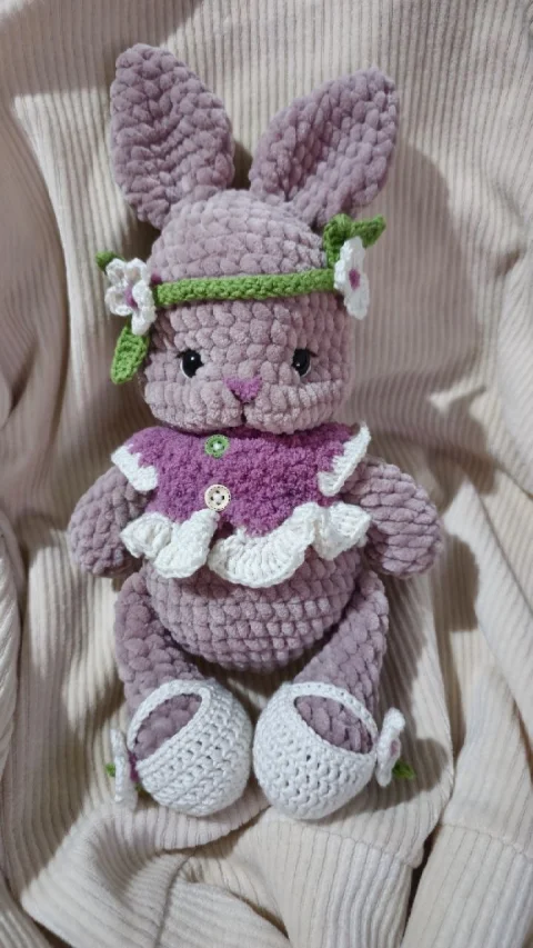 Iepuraș croșetat handmade din pluș, amigurumi
