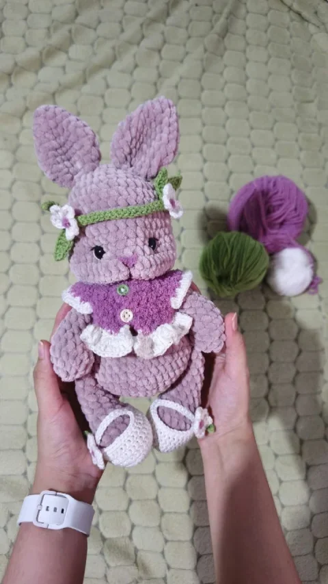 Iepuraș croșetat handmade din pluș, amigurumi