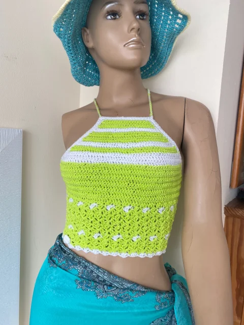 Top crosetat handmade verde lime-bustiera halter cu spate reglabil