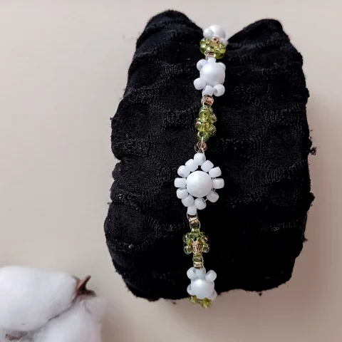 Brățară handmade crin alb